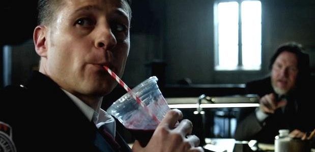 Klip z finału 2 sezonu „Gotham”: Podawanie się za Gordona, czy Clayface oszuka Bullocka?