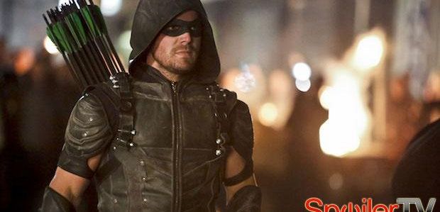 Klip z finału 4 sezonu „Arrow”: Zobacz jak Oliver przychodzi Felicity na ratunek