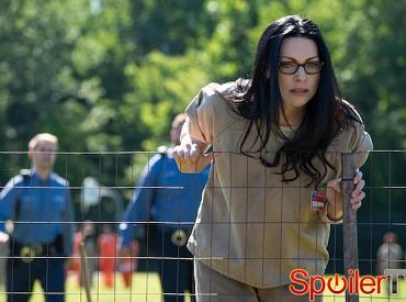 Spoiler Dnia: Alex tworzy mało prawdopodobny sojusz, aby przetrwać w „Orange Is the New Black”