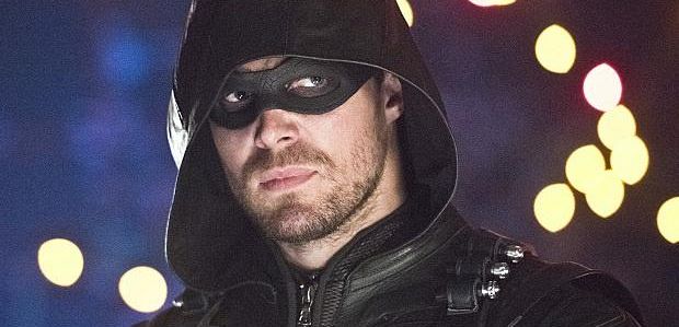 Stephen Amell wskazuje na brutalniejszą premierą 5 sezonu „Arrow”, zapowiada tajemniczy powrót