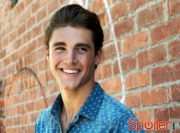 Charlie DePew dołączył do Famous in Love