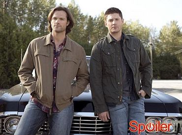Jensen Ackles i Robert Singer zapowiadają „szczęśliwe” spotkanie Deana i Sama, hołd „Uprowadzonej” w 12 sezonie „Nie z tego świata