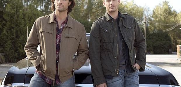 Jensen Ackles i Robert Singer zapowiadają „szczęśliwe” spotkanie Deana i Sama, hołd „Uprowadzonej” w 12 sezonie „Nie z tego świata