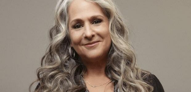 Marta Kauffman rozwija „We Are All Completely Beside Ourselves” dla HBO i „Emmis” dla Amazon