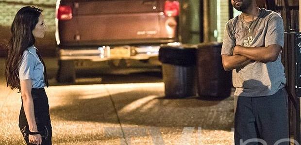 Pierwsze spojrzenie: Nelsan Ellis z „Czystej krwi” udziela informacji Watson w 5 sezonie „Elementary