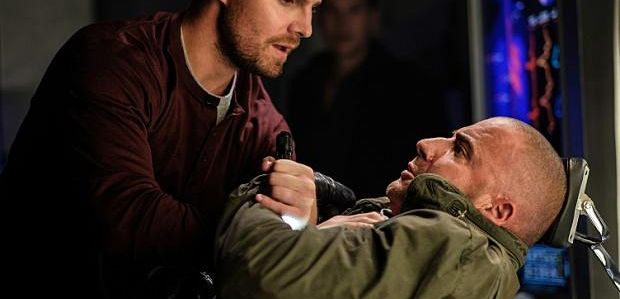 Zdjęcia z premiery 2 sezonu „Legends of Tomorrow”: Mick kontra Oliver (!), ujawnienie nowego bohatera