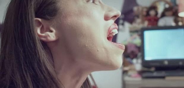 Miranda śpiewa na plakacie „Haters Back Off” — zobacz zwiastun