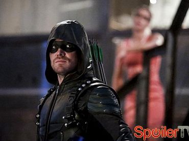Oliver działa sam w 5 sezonie „Arrow