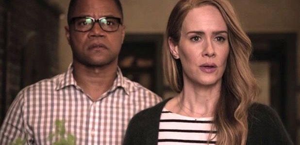 „American Horror Story”: Ryan Murphy ujawnia zwrot akcji w „Roanoke”, wskazuje na powiązanie kolejnego sezonu z „Freak Show”