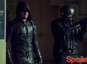 Klip z 5 sezonu „Arrow”: Prometeusz chce dopaść Curtisa w zimowym finale