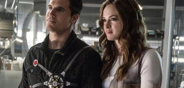 Robbie Amell dołączył do odcinka pilotowego „Upload”