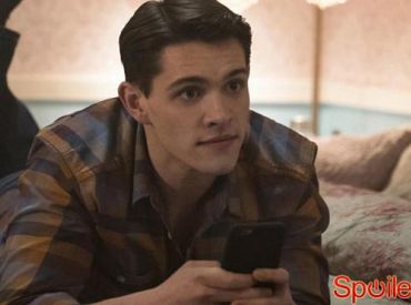 Caset Cott mówi o graniu pierwszej gejowskiej postaci w „Riverdale