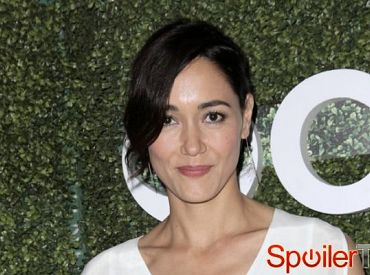 Sandrine Holt zagra w odcinku pilotowym The Crossing