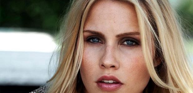 Claire Holt zagra w odcinku pilotowym 