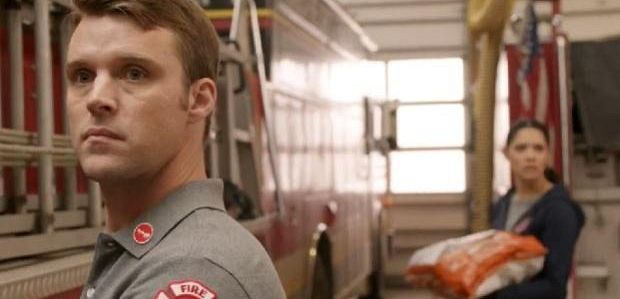 Klip z 5 sezonu „Chicago Fire”: Uzbrojeni członkowie gangu biorą zakładników w remizie