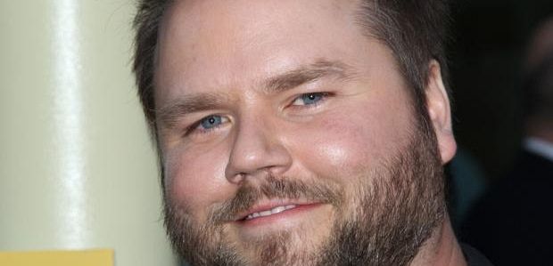 Tyler Labine dołączył do odcinka pilotowego „Hannah Royce’s Questionable Choices”