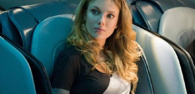 Bar Paly dołączyła do „Jean-Claude Van Johnson”