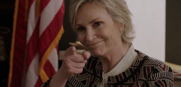 Klip z „The Good Fight”: Jane Lynch nie zbija Luccy z tropu