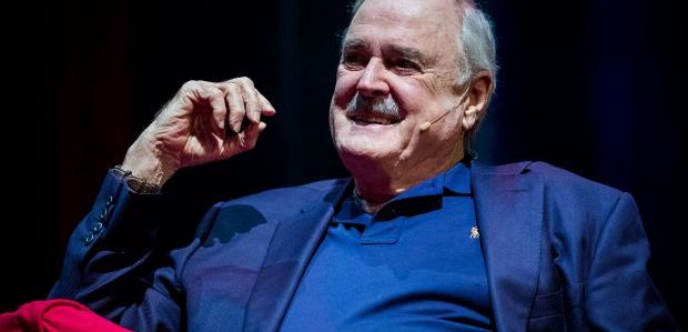 John Cleese pojawi się w brytyjskim sitcomie „Edith”