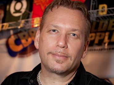 Adam Glass dołączył jako współproducent do dramatu The Chi