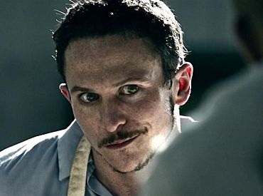 Klip z „American Gods”: Low Key Lyesmith daje rady co do podróżowania