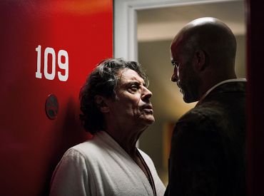 Szefowie „American Gods” mówią o zmniejszeniu liczby odcinków i jak Neil Gaiman zareagował na to