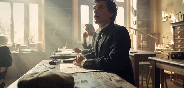 Geoffrey Rush i Johnny Flynn mówią o graniu Alberta Einsteina w dramacie „Genius”