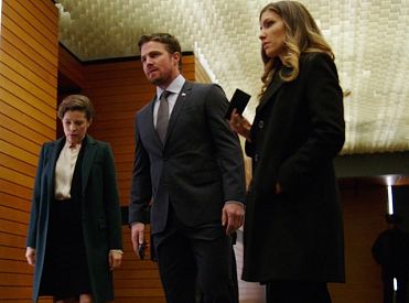 Klip z 5 sezonu „Arrow”: Mordercza winda?
