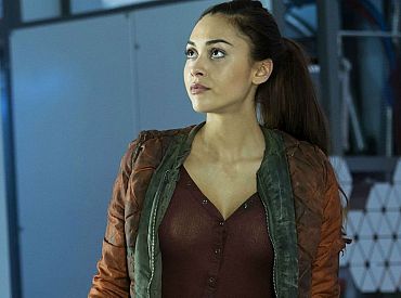 Klip z 4 sezonu „The 100”: „Upgrade” mózgu Raven zaczyna dawać o sobie znać