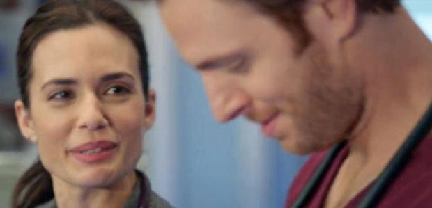 Klip z 2 sezonu „Chicago Med”: Nina widzi jak iskrzy między Willem a Natalie