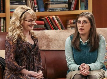 Mayim Bialik i Melissa Rauch podpisują nowe umowy na 11 i 12 sezon Teorii wielkiego podrywu
