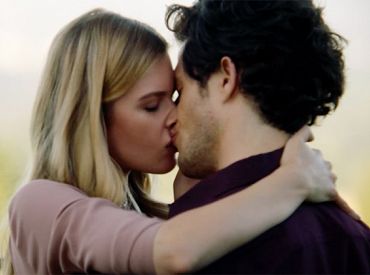 Zwiastun 3 sezonu „Stitchers”: Kirsten i Cameron flirtują