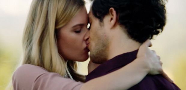 Zwiastun 3 sezonu „Stitchers”: Kirsten i Cameron flirtują