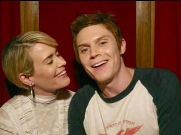 Postacie Sarah Paulson i Evana Petersa w „American Horror Story: Cult” ujawnione