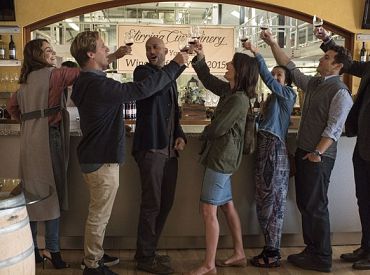 Netflix przedłuża  „Friends From College” o 2 sezon