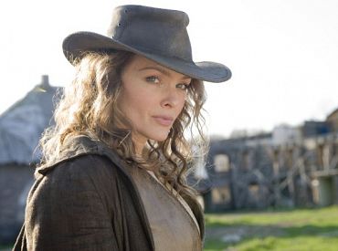 Dina Meyer będzie powracał w 3 sezonie „Czarodziejów”