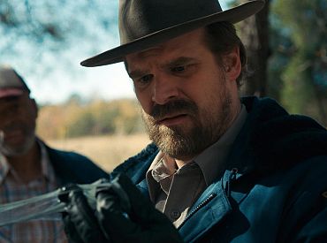 Spoiler Dnia: córka Hoppera będzie w „centrum” 2 sezonu „Stranger Things”