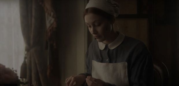 Sarah Gadon występuje jako morderczyni Grace Marks w klipie „Alias Grace”