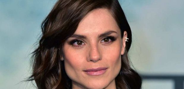 Charlotte Riley, Ben Chaplin, David Suchet i inni dołączyli do „Press”
