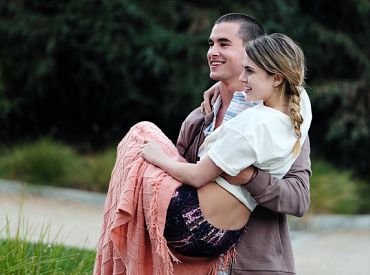 AwesomenessTV przedłuża serial „Zac and Mia” o 2 sezon