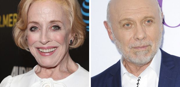 Hector Elizondo i Holland Taylor dołączyli do odcinka pilotowego „Guess Who Died”