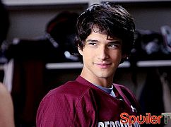 Zdjęcia promocyjne obsady 1 sezonu serialu Nastoletni wilkołak