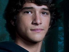 Zdjęcia promocyjne obsady 1 sezonu serialu Nastoletni wilkołak