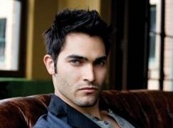 Zdjęcia promocyjne obsady 1 sezonu serialu Nastoletni wilkołak