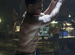 Arrow: 1x03 Lone Gunmen - zdjęcia promocyjne