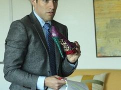 Jess i chłopaki: 2x07 Menzies - zdjęcia promocyjne