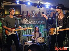 Ben and Kate: 1x09 Guitar Face - zdjęcia promocyjne