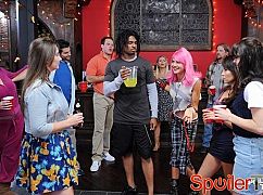 Happy Endings: 3x04 More Like Stanksgiving - zdjęcia promocyjne