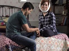 Podmiejski czyściec: 2x09 Junior Secretary's Day - zdjęcia promocyjne