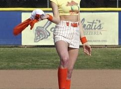 Happy Endings: 3x10 Kickball 2: The Kickening - zdjęcia promocyjne